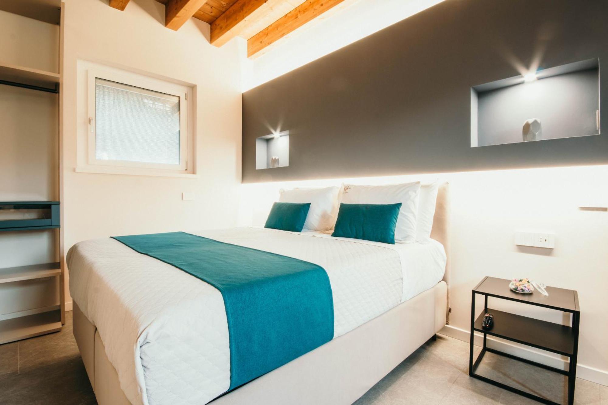 Gio Leo Guest House Lesa Zimmer foto